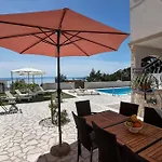 Mia Mirela Villa *